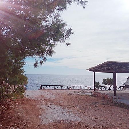 Caravan Fishing Spot Porto Roxa Agios Leon Exterior foto