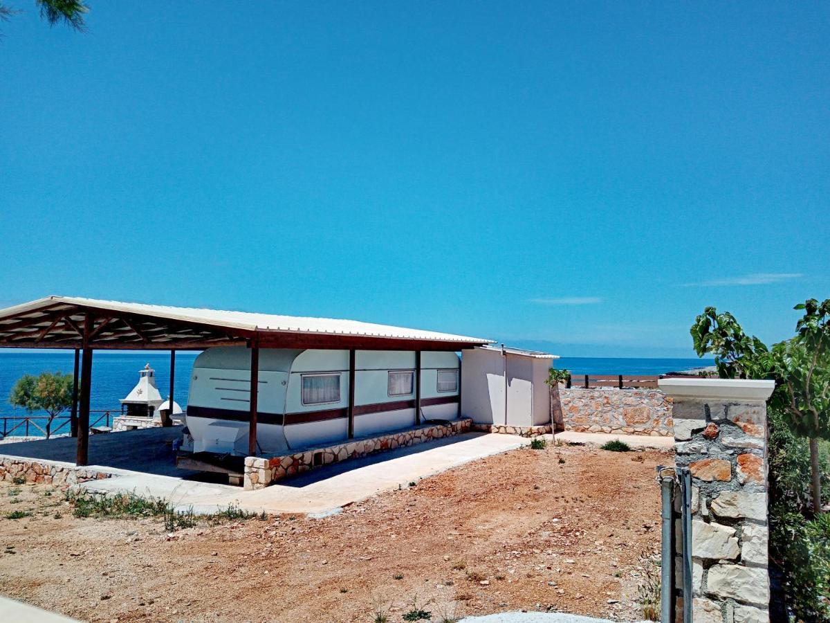 Caravan Fishing Spot Porto Roxa Agios Leon Exterior foto