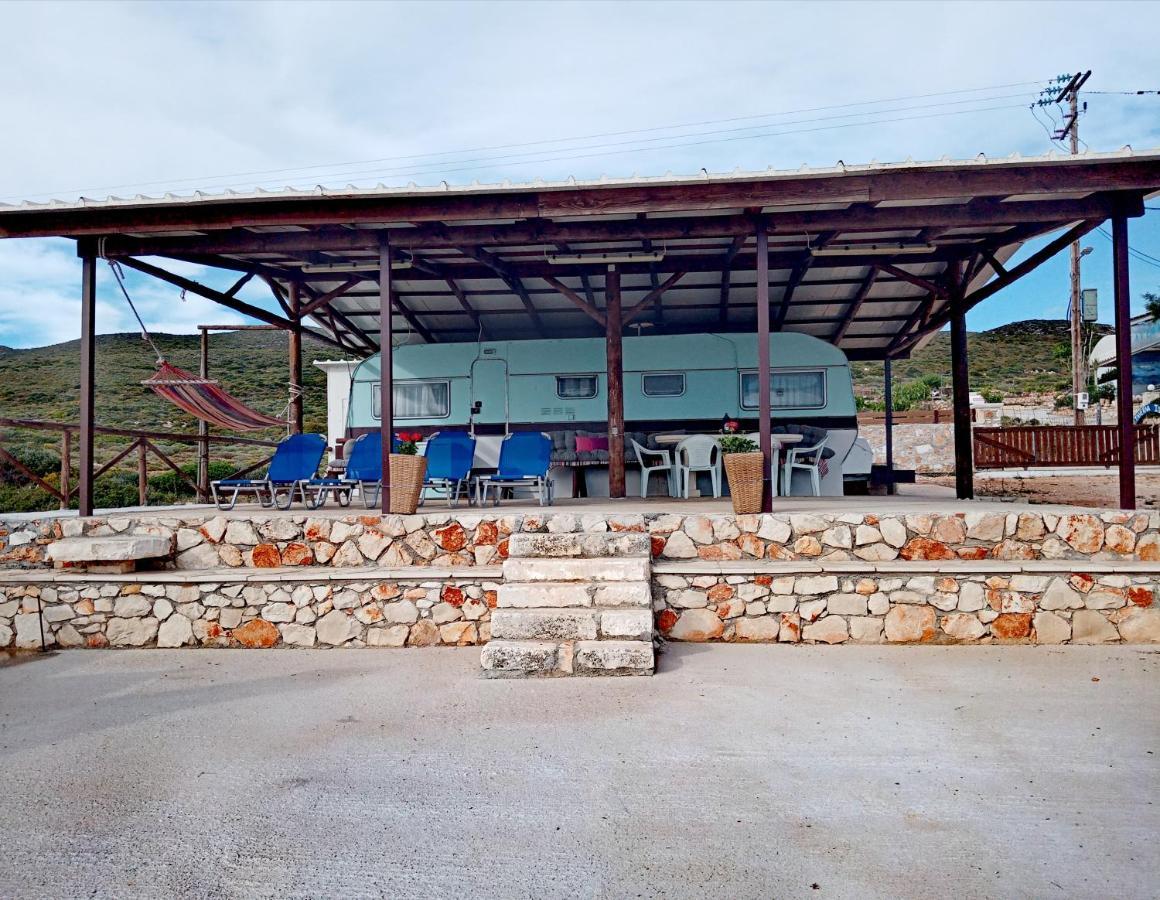 Caravan Fishing Spot Porto Roxa Agios Leon Exterior foto